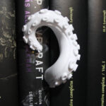 Tentáculo decorativo para biblioteca